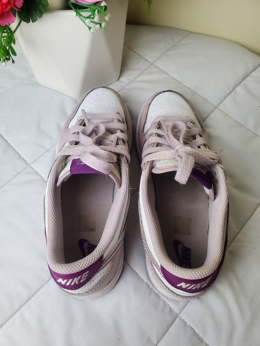 Nike Kids Low-Top Sneakers in Light Lavender and Deep Purple Size 3Y Unisex - Picture 6 of 8